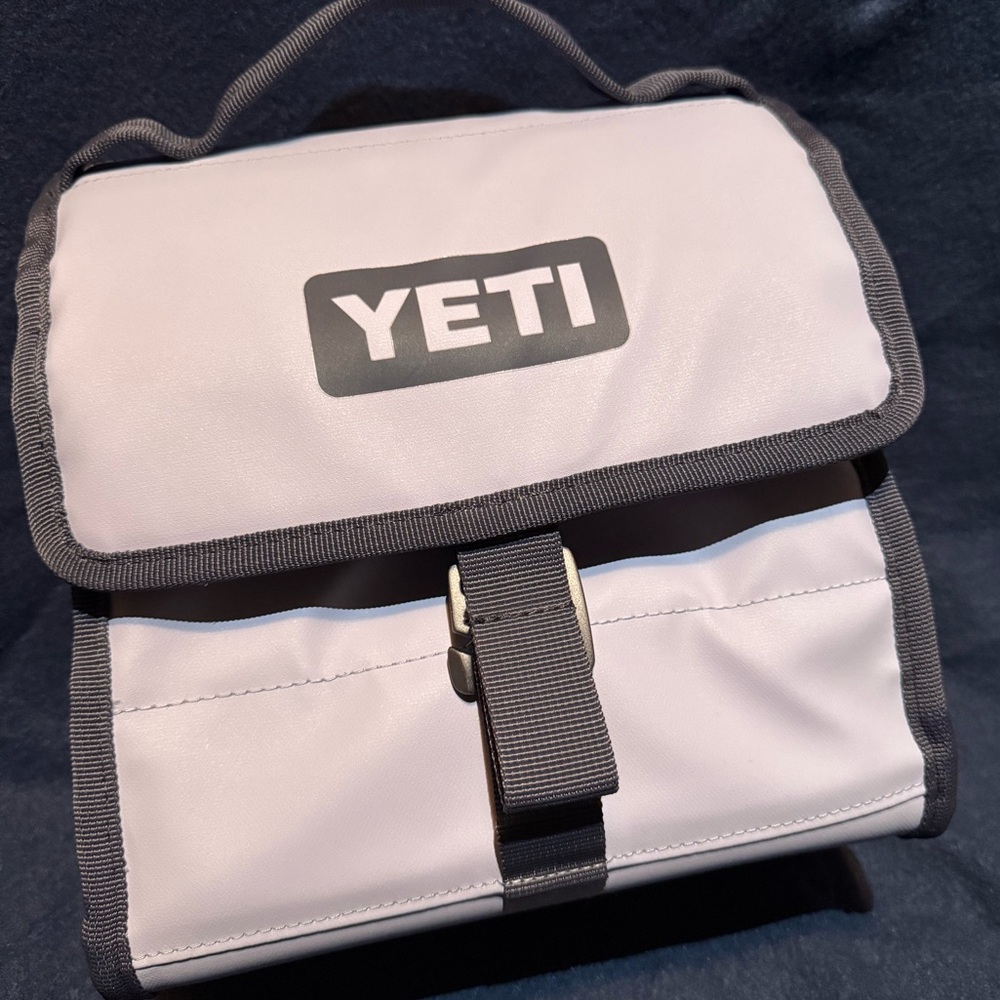 YETI daytrip Lunch box